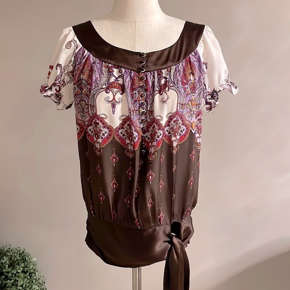 BEBE women’s SILK blouse / top paisley print 1/2 button front hem sash fringe S